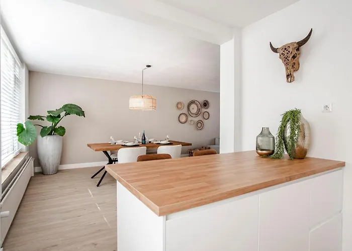 Marley's Beachhouse - Luxury With Garden