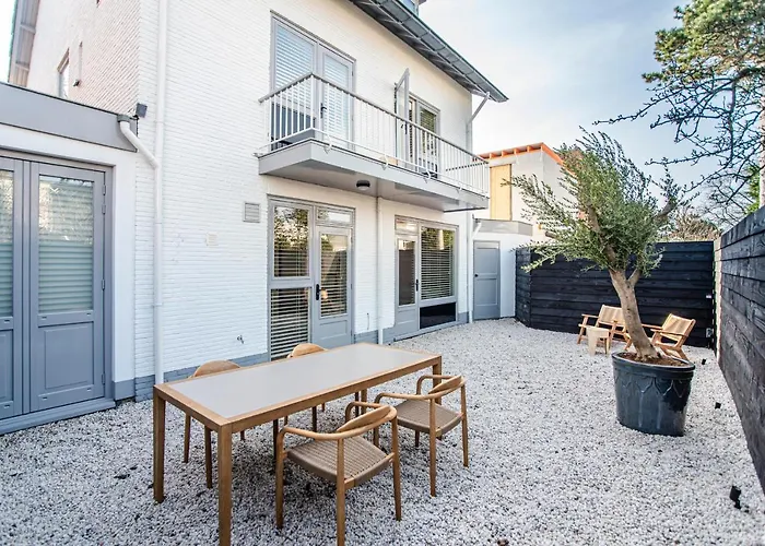 Marley's Beachhouse - Luxury With Garden شقة *