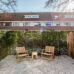 Marley's Beachhouse - Luxury With Garden