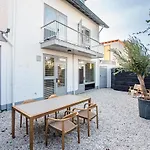 Marley's Beachhouse - Luxury With Garden Apartment *