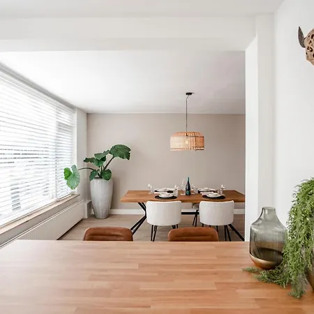 Marley's Beachhouse - Luxury With Garden * 赞德沃特