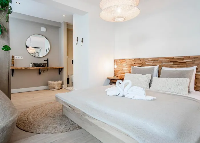 Marley's Beachhouse - Luxury With Garden 잔드보르트