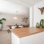 Marley's Beachhouse - Luxury With Garden
